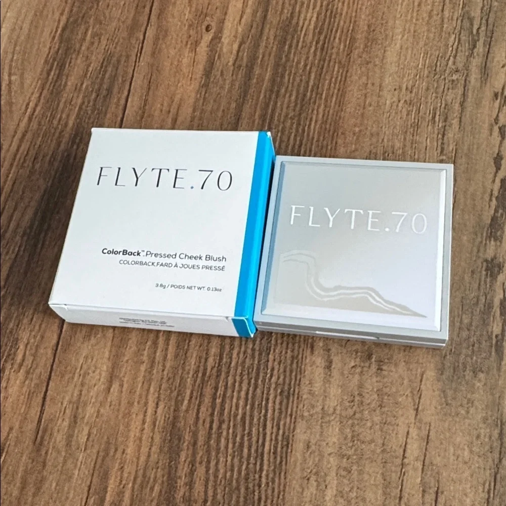 Flyte.70  Pressed Cheek Blush Shade Linger